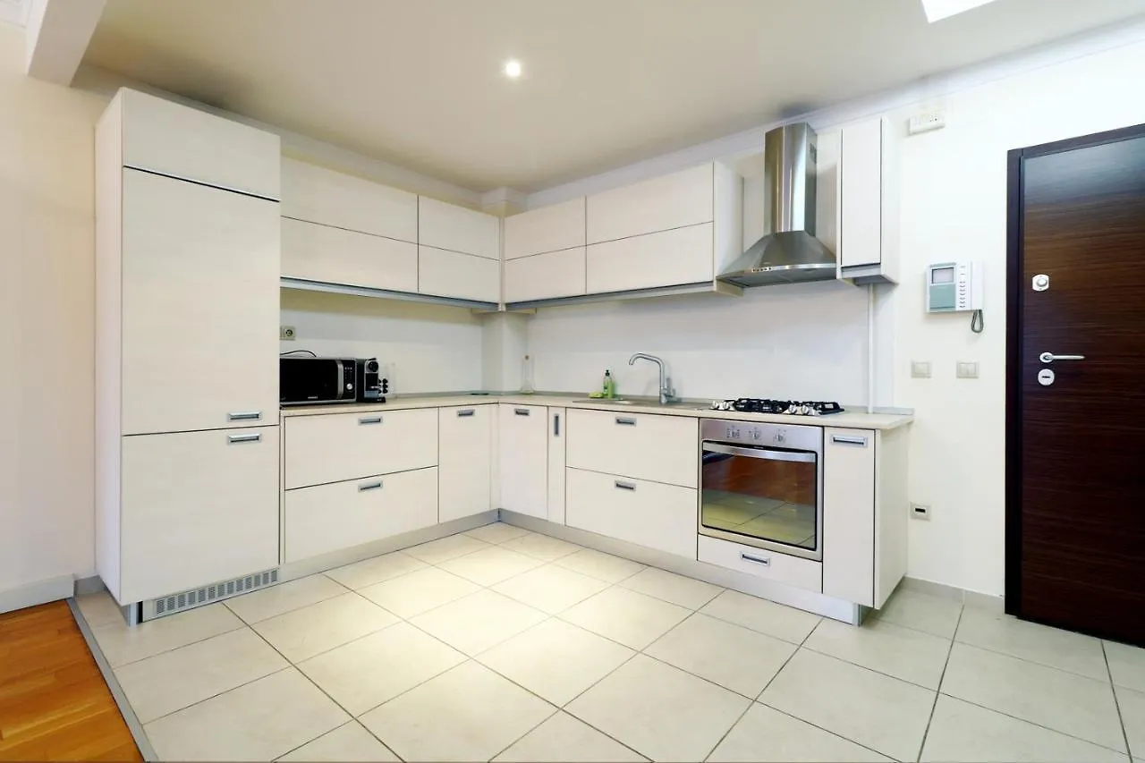 Emerald Apartment Bükreş