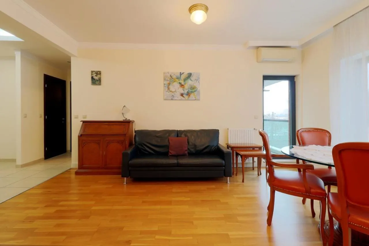 Emerald Apartment Bükreş